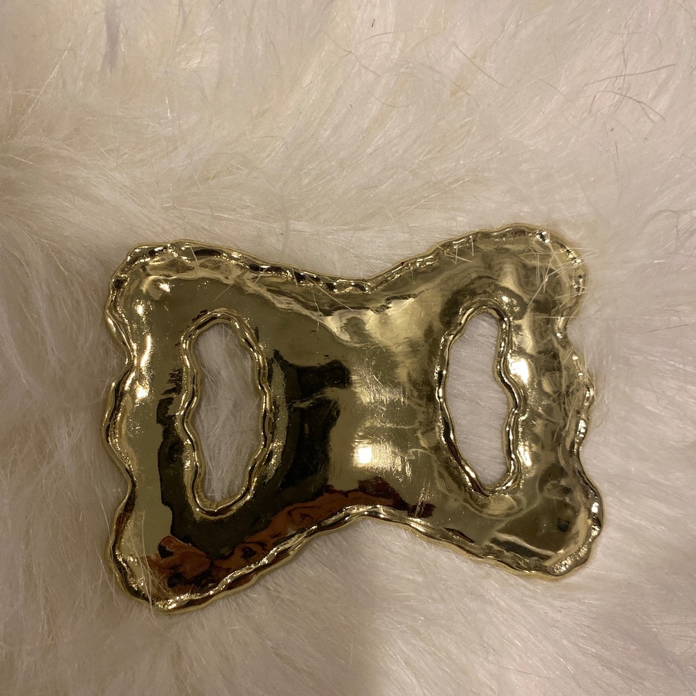 Butterfly belt buckle